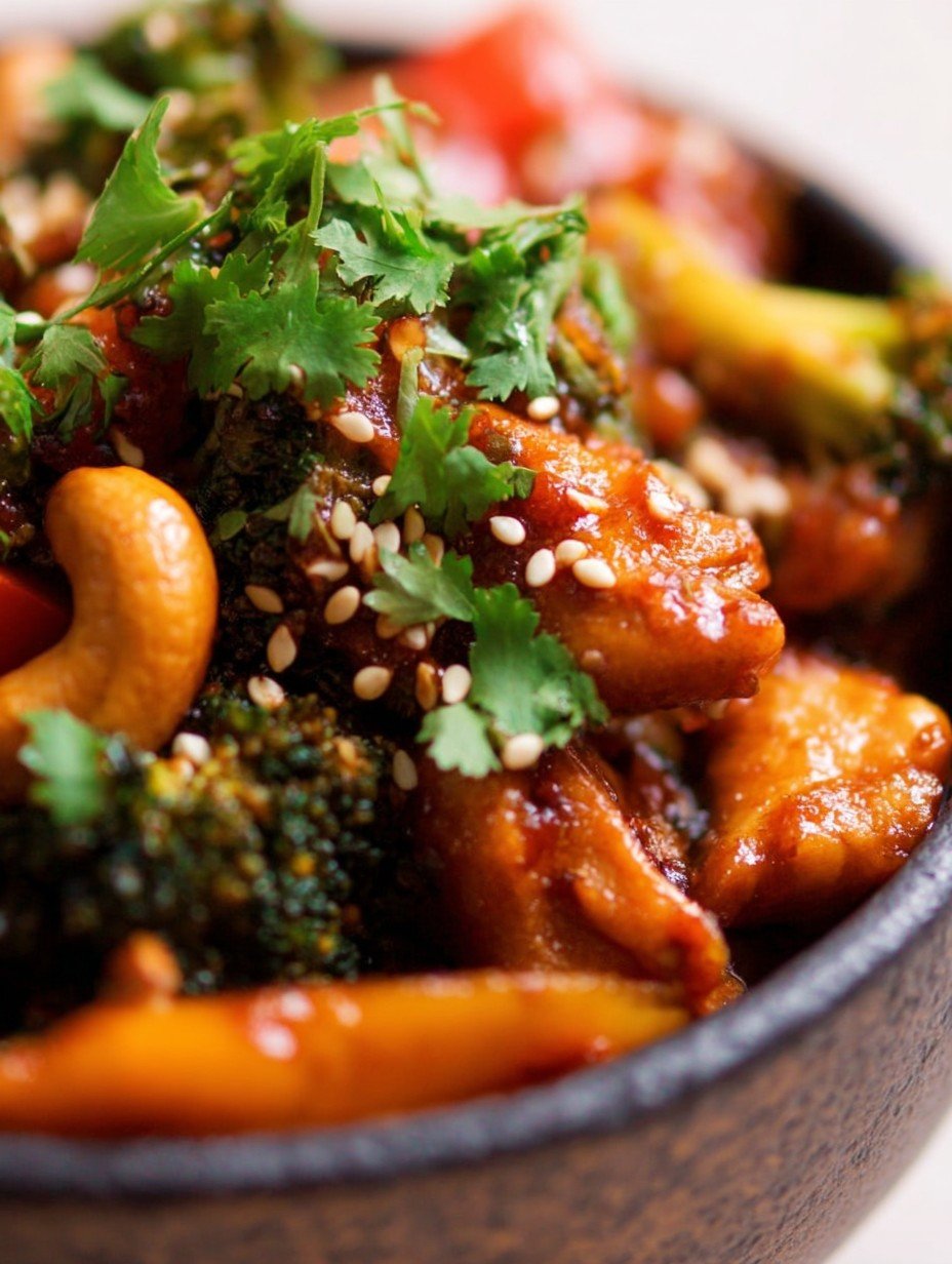 Knuspriges Cashew Hähnchen mit frischem Gemüse image 2